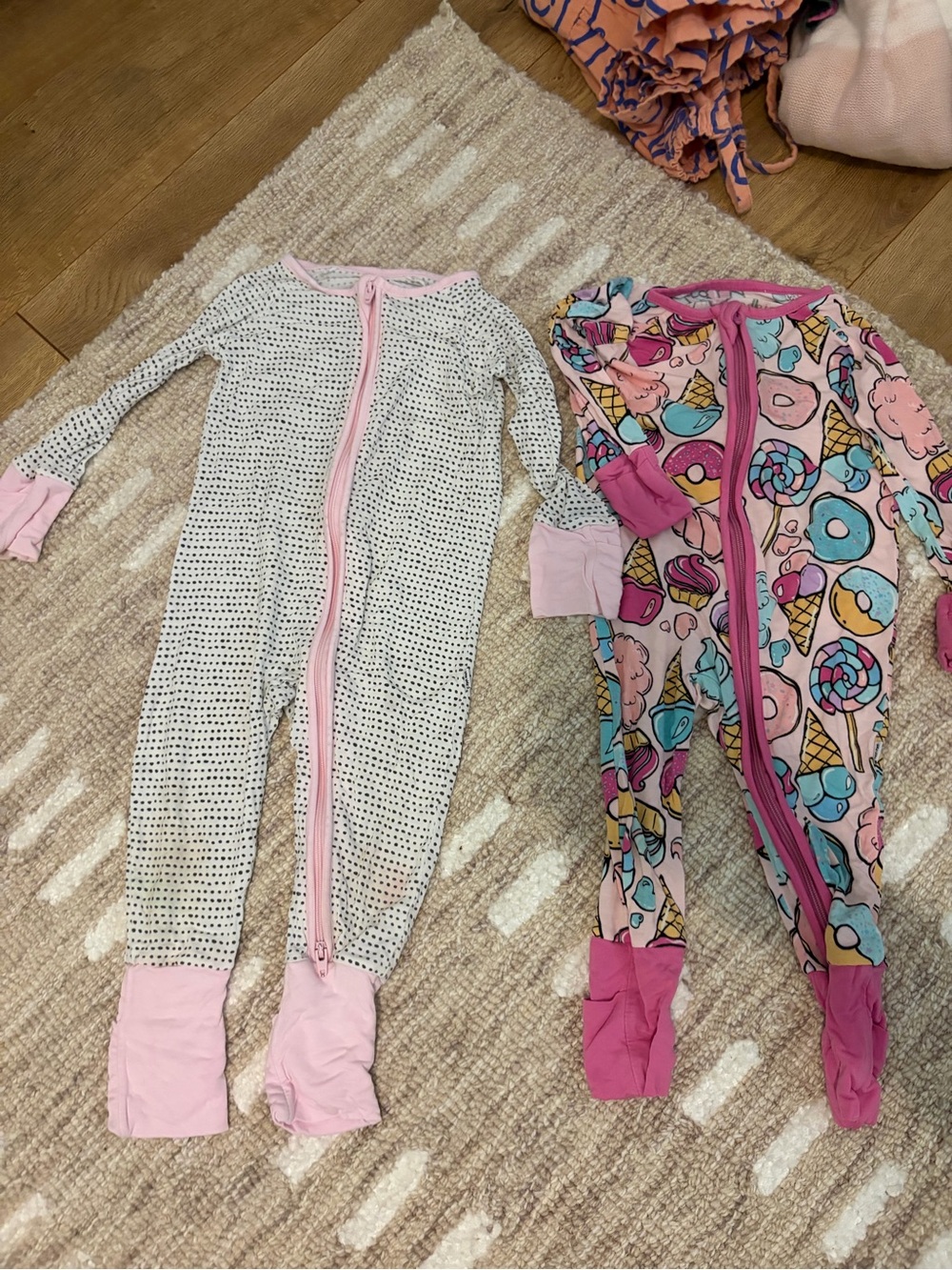 2 pairs of 3-6m little Sleepies pajamas